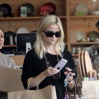 Reese Witherspoon out shopping in West Hollywood | Picture 107091